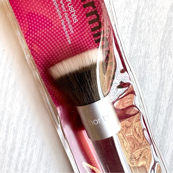 Brand New PUR Beauty Chisel Brush - Picture 2 of 2